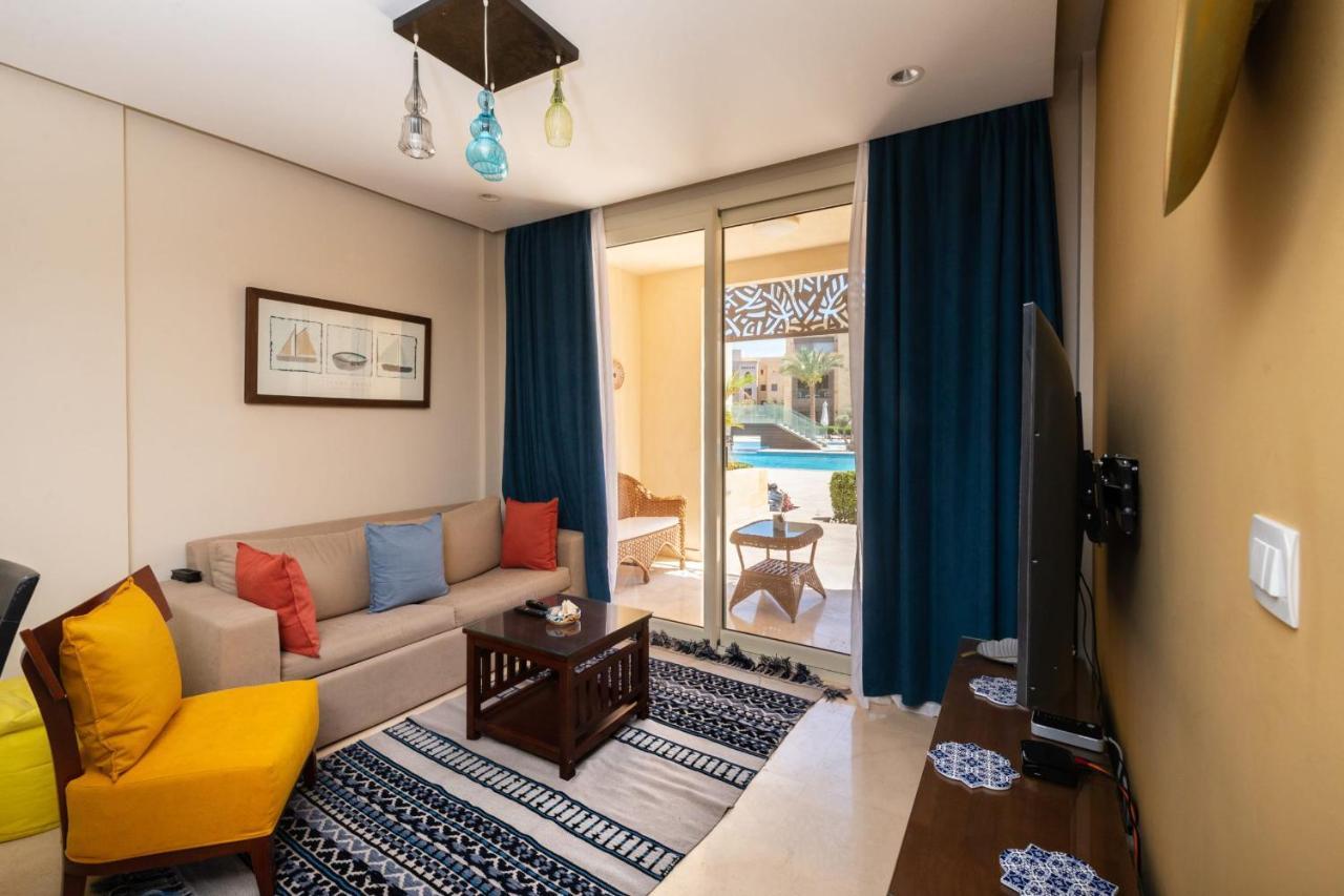 Jazzy 1bdr W Outdoor Pool View Terrace Free Pool & Access Apartament Hurghada
